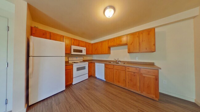 Foto del edificio - Centrally Located Second Floor 2b w/ Private Deck! Close to MSU & Downtown