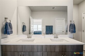 Building Photo - 10310 Mager Ln