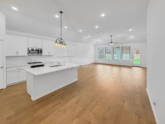 Building Photo - 3517 Henry Xing