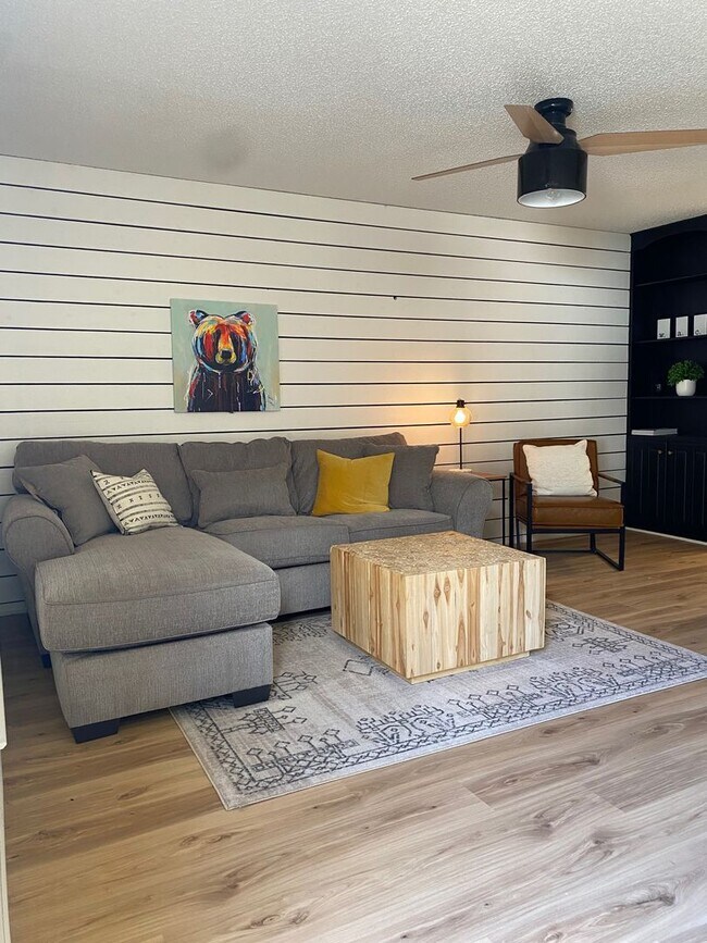 Foto del edificio - Furnished 2/2.5 Condo Blocks from Baylor Campus!