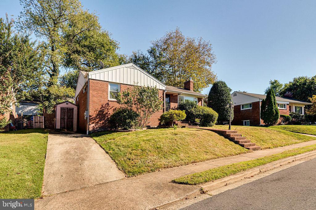 Primary Photo - 869 Patrick Henry Dr