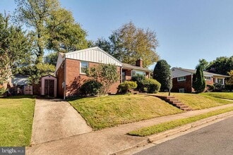 Building Photo - 869 Patrick Henry Dr