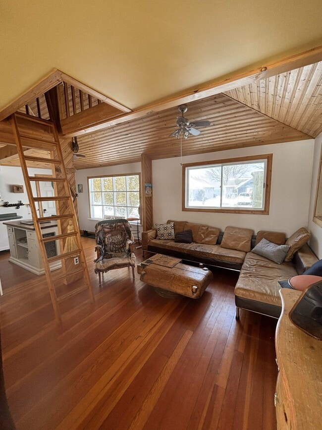 Building Photo - 3105 Lakeview Ave