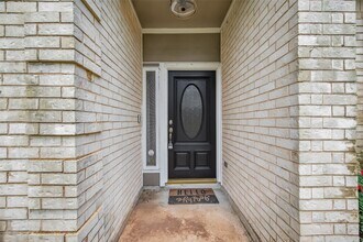 Building Photo - 5310 Holly View Dr