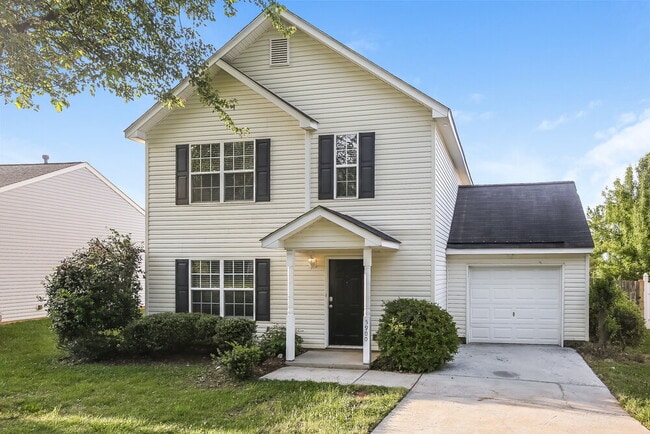 Building Photo - 5900 Hewitt Dr