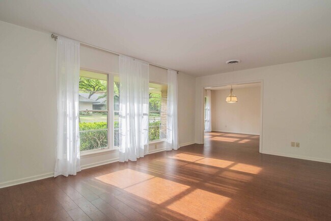Foto del edificio - TANGLEWOOD ESTATE! 3/2/2 on Oversized Lot