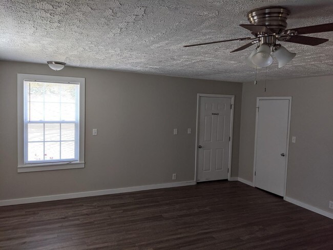 Building Photo - 653B Hidden Creek Run