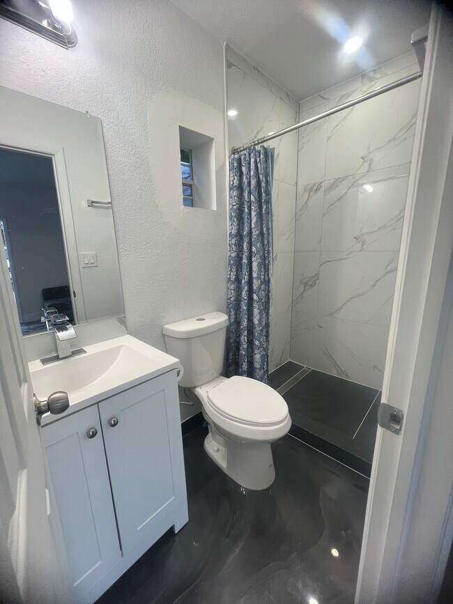 Foto del edificio - 1824 NW 49th St