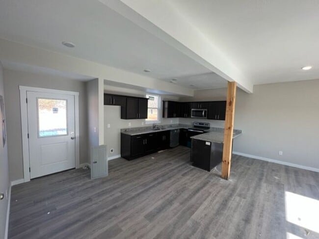 Building Photo - Public Townhomes in Clever! Units availabl...