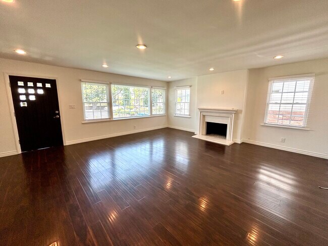 Building Photo - 12120 Havelock Ave