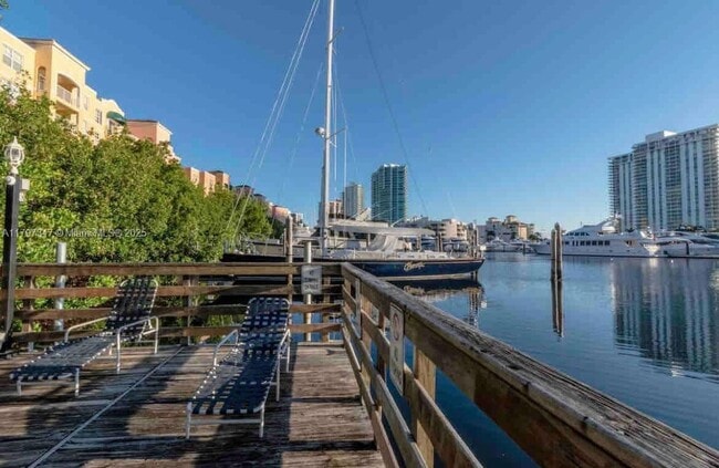 Building Photo - 19701 E Country Club Dr