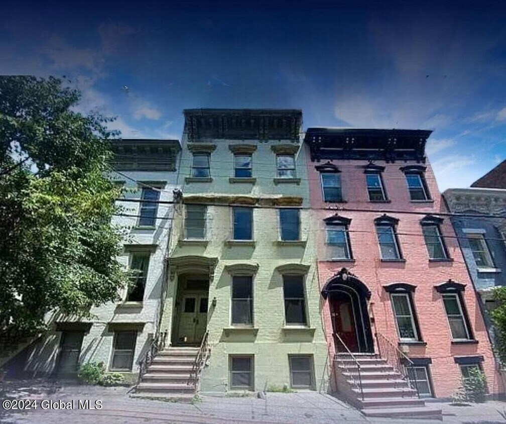 Primary Photo - 11 Elm St