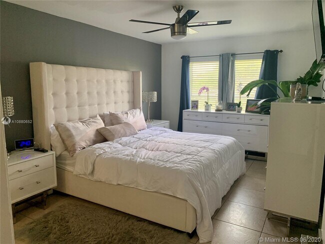 Foto del edificio - 7787 SW 86th St