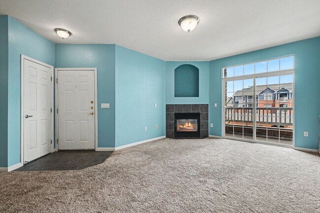 Foto del edificio - Charming Englewood Condo | 2 Bedrooms, Covered Parking & Community Pool