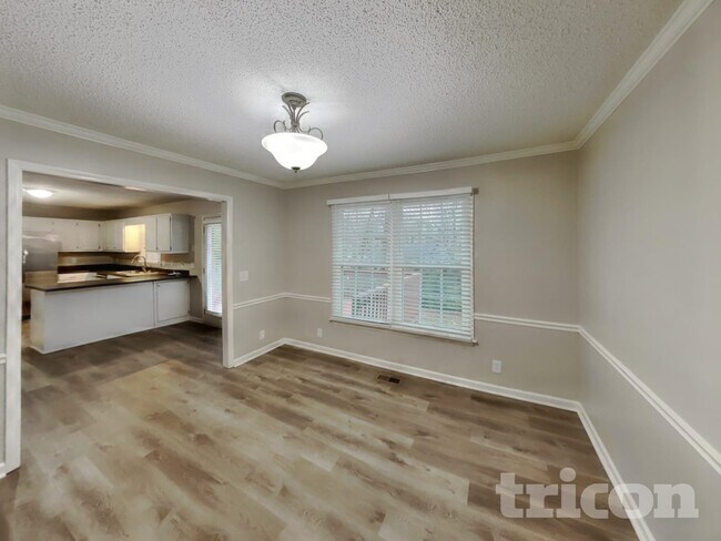 Foto del edificio - 730 Brushy Ridge Dr