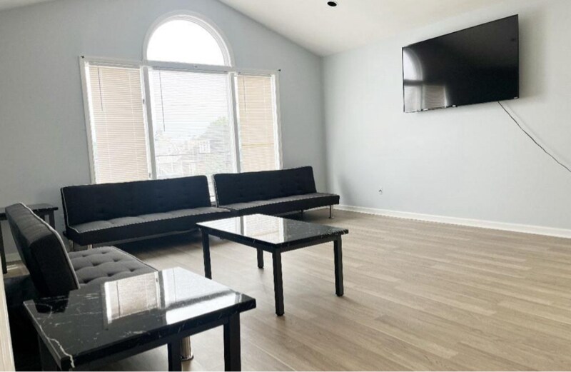 Foto principal - 301 72nd St
