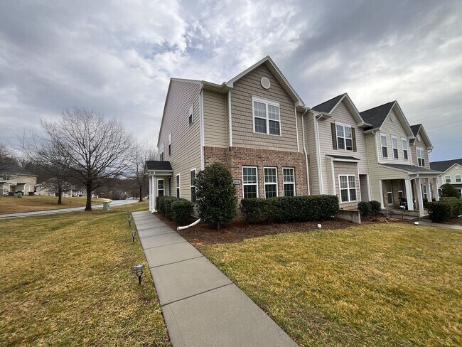 Foto del edificio - Coming Soon! 3/2.5 High Point Townhome, just north of town near N Main St & I-74