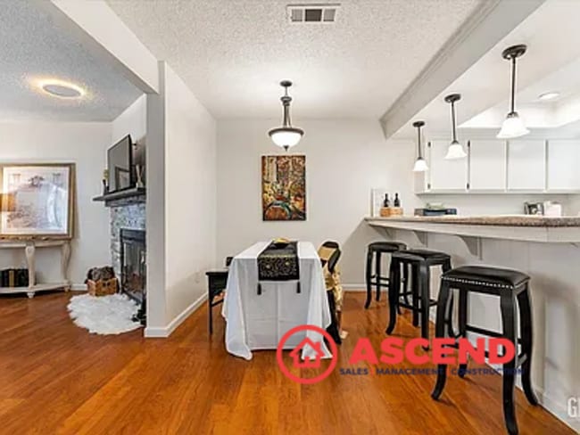 Building Photo - Beautiful 2 Bedroom, 2 Bathroom Home with ...