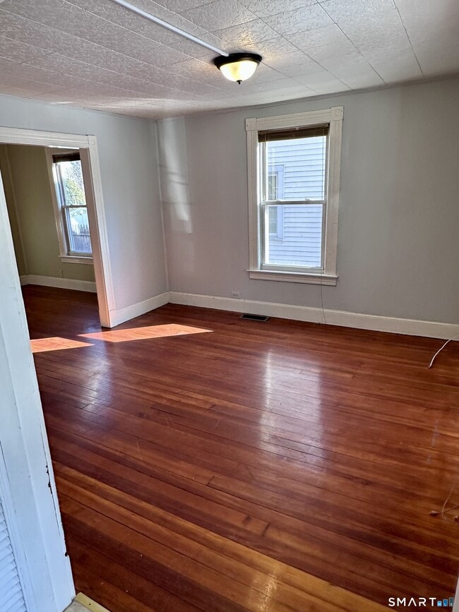 Foto del edificio - 24 Dean Ave