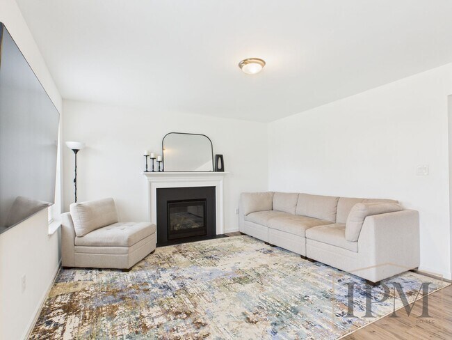 Foto del edificio - Coming Soon - Stunning 4 Bedroom, 2.5 Bath...