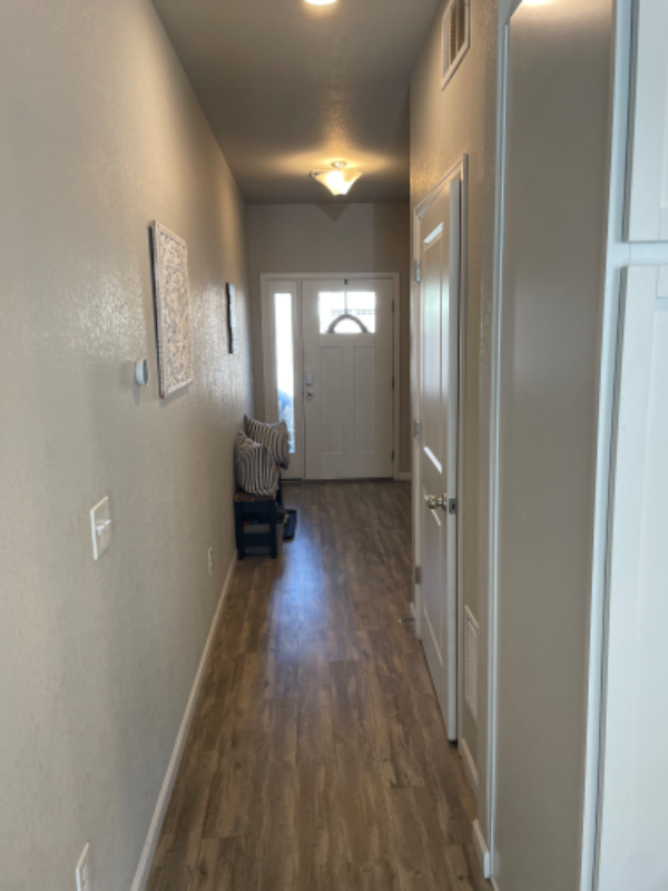 Building Photo - 1033 Oak Cir