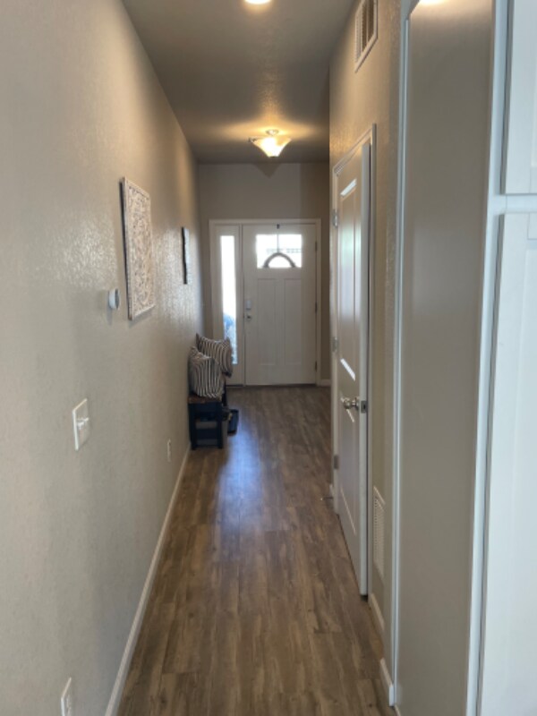 Foto del edificio - 1033 Oak Cir