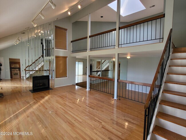 Building Photo - 99 Cotswold Cir