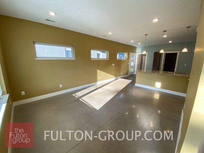 Building Photo - 107 Diamond Ave SE