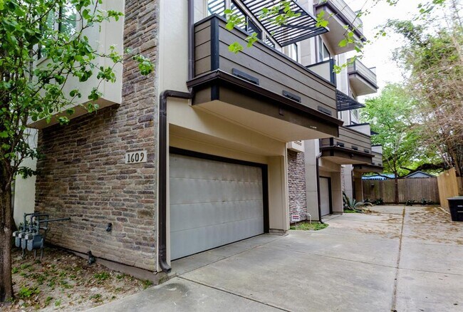 Building Photo - 1609 Welch St