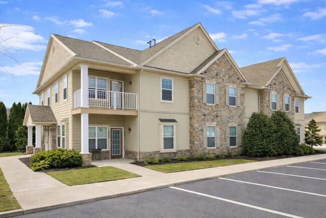 Building Photo - 2038 Shady Oak Dr