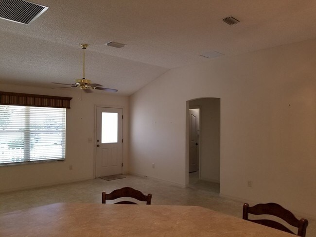 Building Photo - 3/2 Ranch Home in the Village of Belvedere