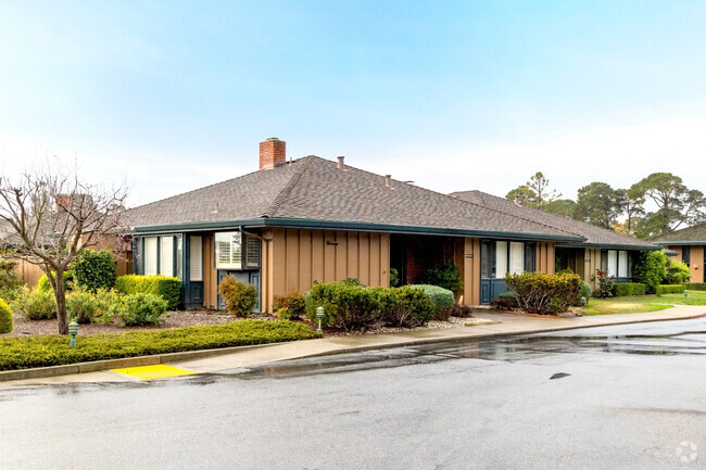 Building - Del Mesa Carmel