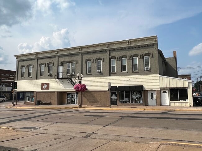 Building Photo - 113 Main St E