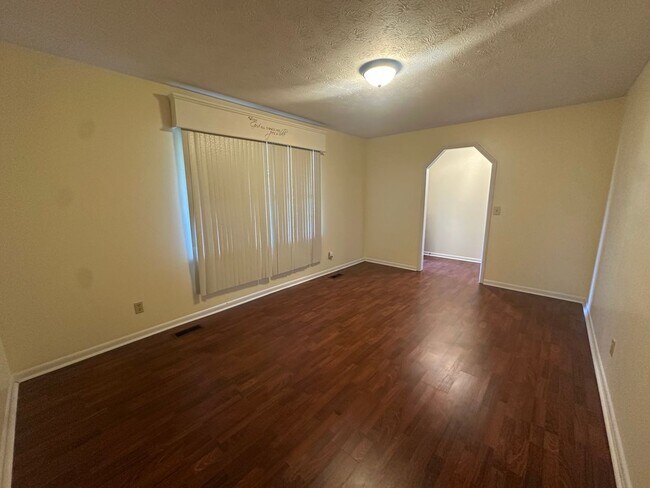 Foto del edificio - 6235 Cane Creek Cir