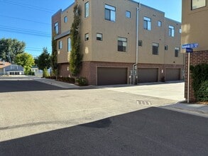 Building Photo - 3883 Komenda Ct