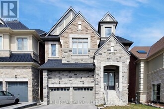 Building Photo - 95 Giardina Cres