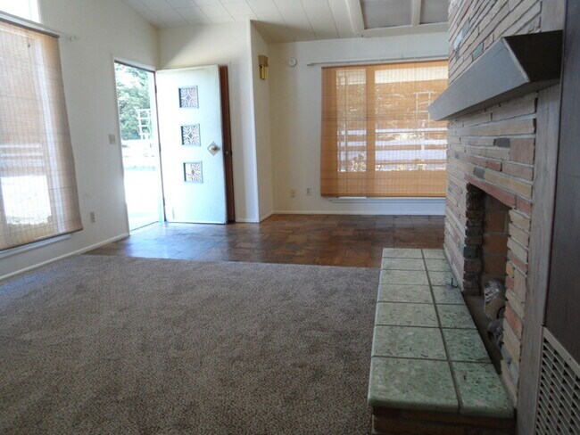 Building Photo - SLO Mid Century Charmer
