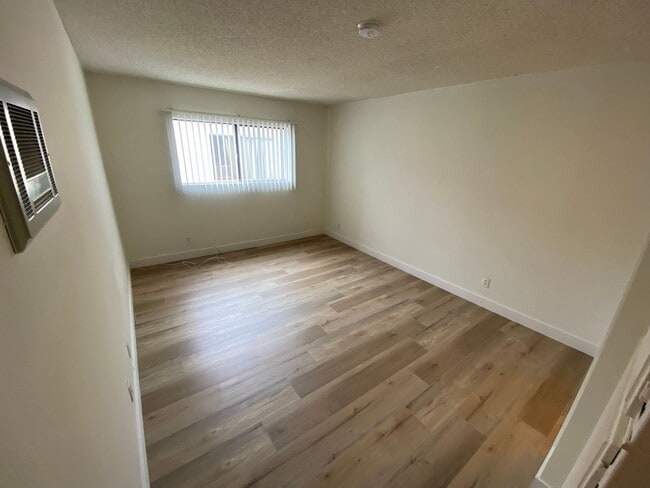 Foto del edificio - 3546 Hughes Ave