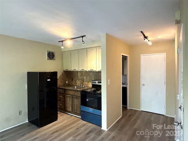 Foto del edificio - 2126 E 7th St