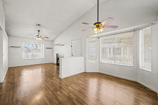 Foto del edificio - Welcome home to this charming 2-bedroom, 2-bath residence in the heart of Chandler!