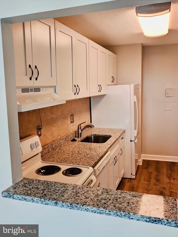 Building Photo - 2059 Huntington Ave