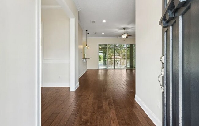 Foto del edificio - 4 Bed/3 Bath Coastal Beauty!