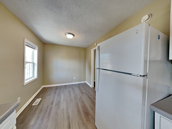 Foto del edificio - 481 Iota Ave S