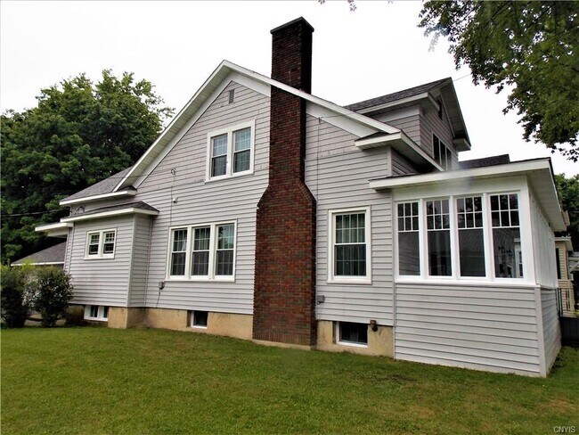 Foto del edificio - 446 Dimmick St