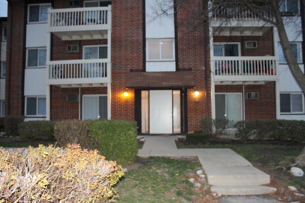 2212 W Nichols Rd Unit C, Arlington Heights, IL 60004 Condo for Rent