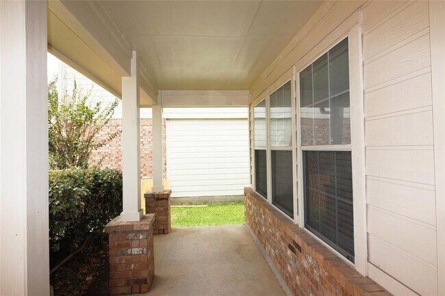 Building Photo - 25123 Clover Ranch Dr
