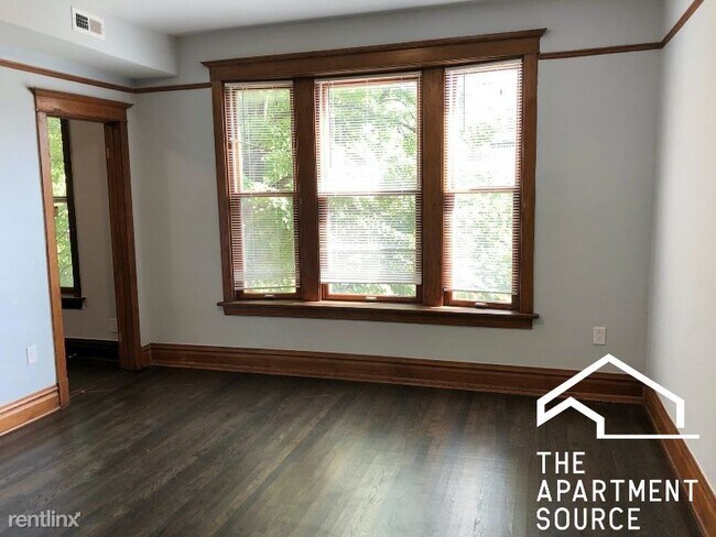 Building Photo - 3 br, 1 bath Apartment - 2022 W Roscoe St