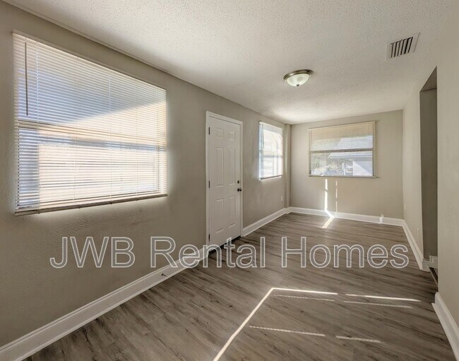 Foto del edificio - 2253 W 10th St