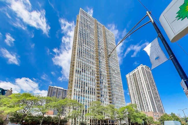 Building Photo - 1660 N La Salle Dr