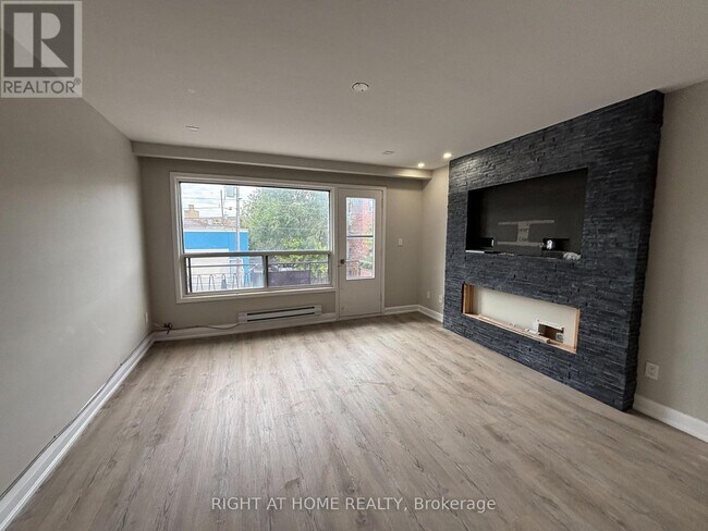 Photo du bâtiment - 513 Oakwood Ave